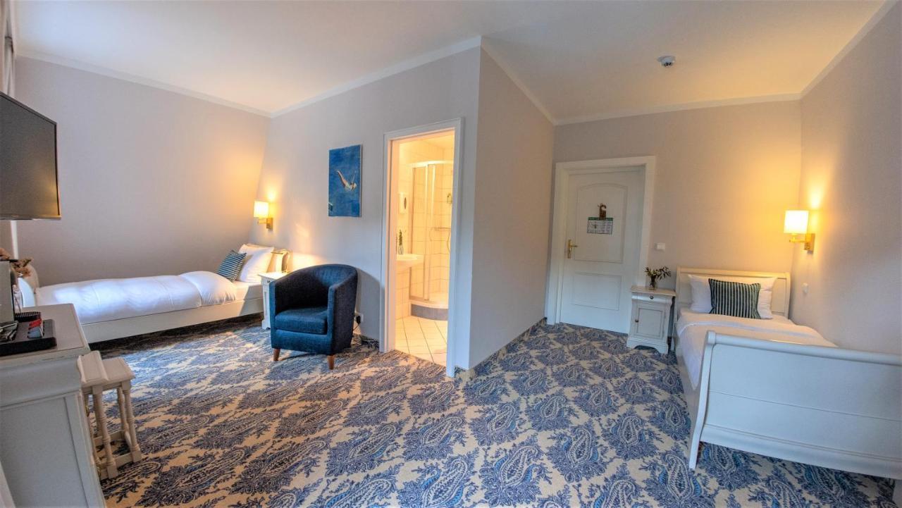 Strandhotel Berg Hotel *